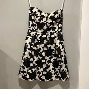 Cynthia Steefe Black and White Lace Strapless Sweetheart Mini Dress - Size 6